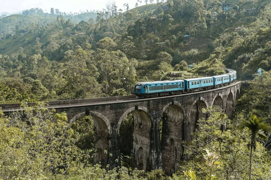 The blue train crossing the Nine Arch Bridge in Ella