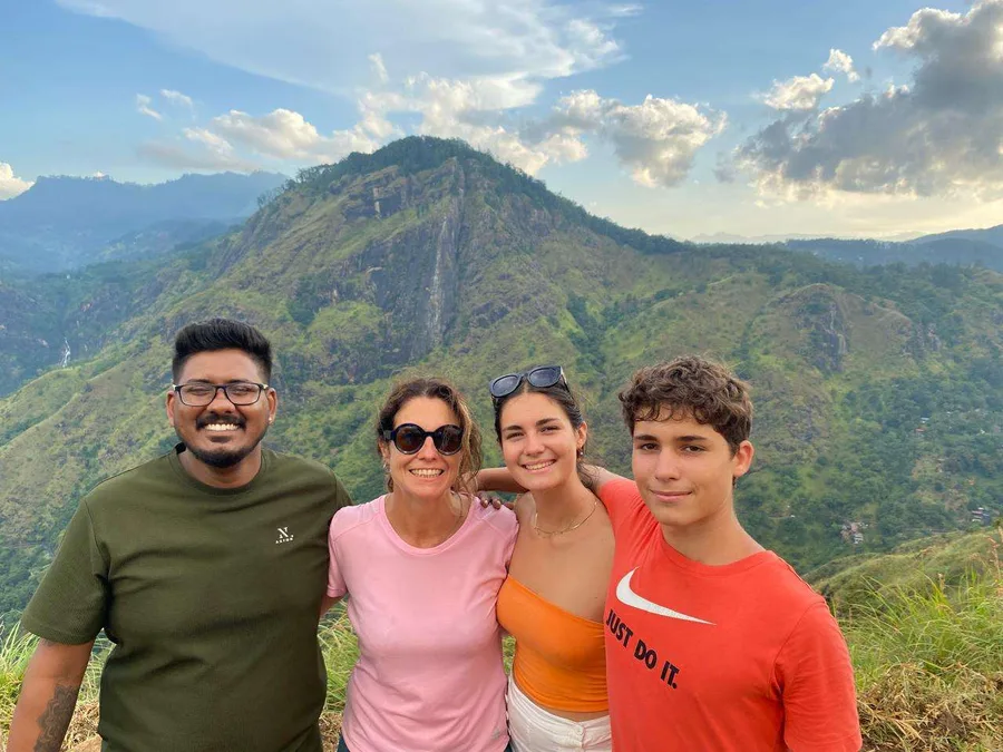 RS Tours guests on tour in Sri Lanka